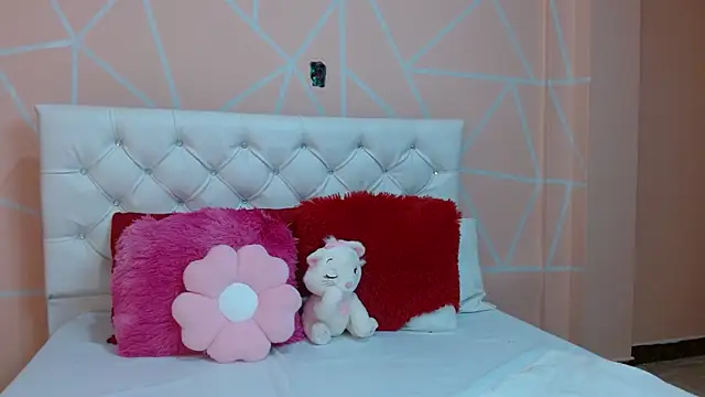 hantonella  online show from 09.13.25