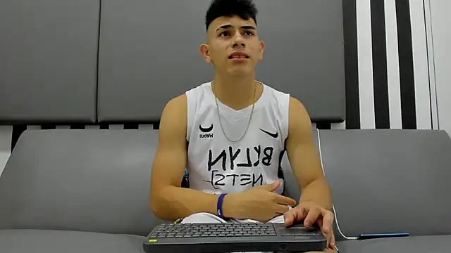 andrew rose  online show from 02.04.25