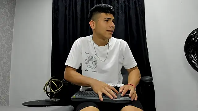 andrew rose  online show from 02.15.25