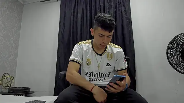 andrew rose  online show from 02.26.25