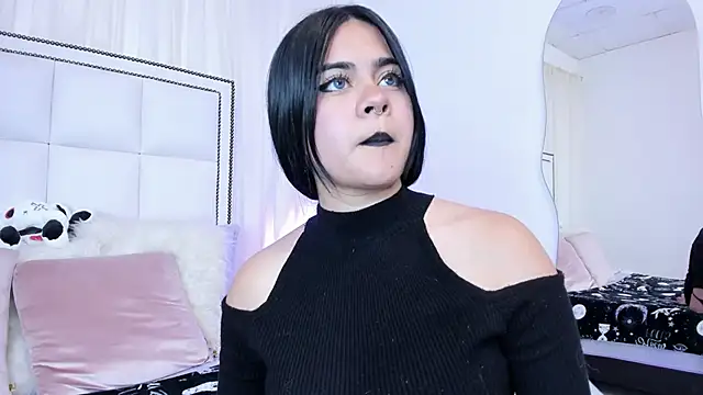 Snapshot of atena_hill chatting on 01.10.25 atena hill online show from 01.10.25