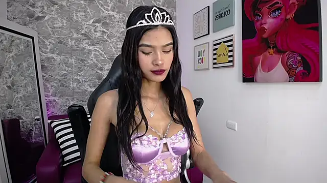 Snapshot of bonnie-love chatting on 09.23.25 bonnie-love online show from 09.23.25