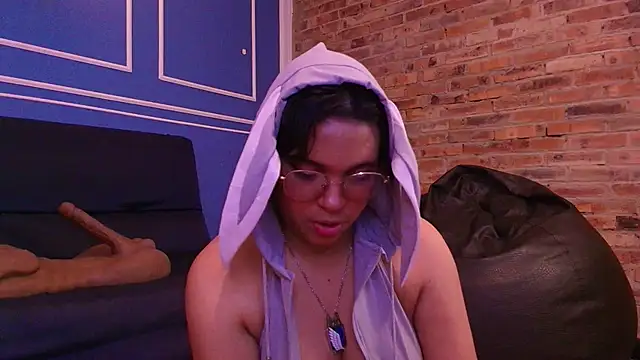 Snapshot of Emmapark_ chatting on 11.19.25 Emmapark online show from 11.19.25