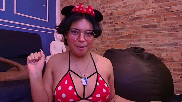 Snapshot of Emmapark_ chatting on 11.28.25 Emmapark online show from 11.28.25