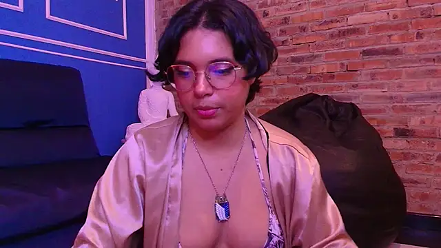 Emmapark  online show from 12.18.25