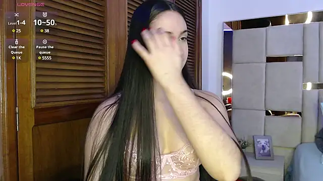 Snapshot of sofiaduque_26 chatting on 12.06.24 sofiaduque 26 online show from 12.06.24