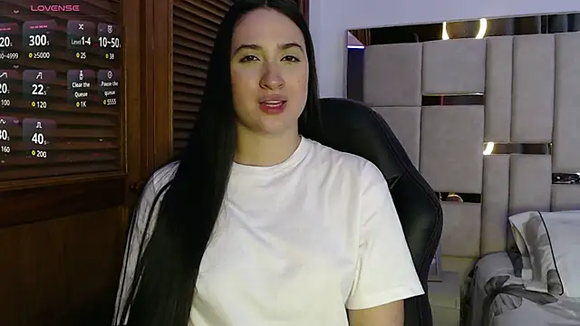 Snapshot of sofiaduque_26 chatting on 01.20.25 sofiaduque 26 online show from 01.20.25