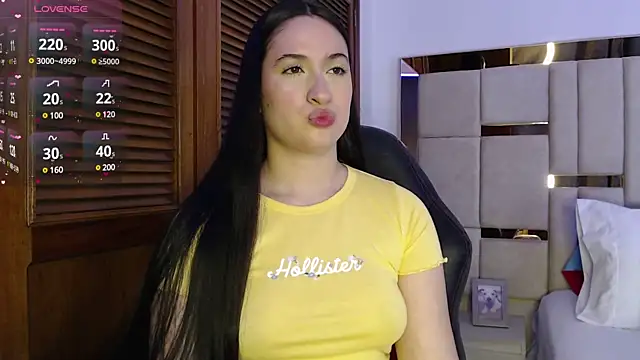 Snapshot of sofiaduque_26 chatting on 02.21.25 sofiaduque 26 online show from 02.21.25