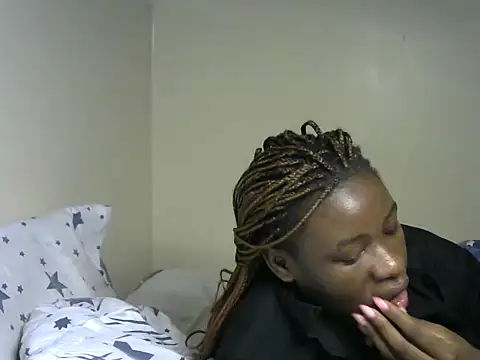 Snapshot of Novah_ chatting on 09.19.25 Novah online show from 09.19.25