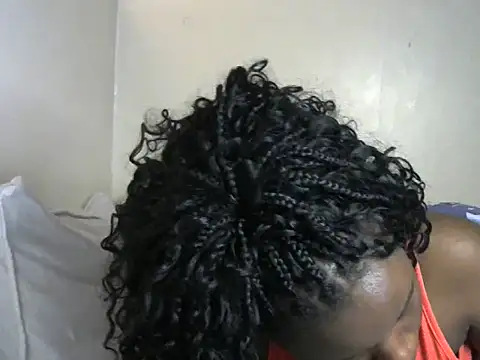 Snapshot of Novah_ chatting on 10.13.25 Novah online show from 10.13.25