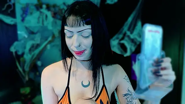 Madison Jackson online show from 10.28.25