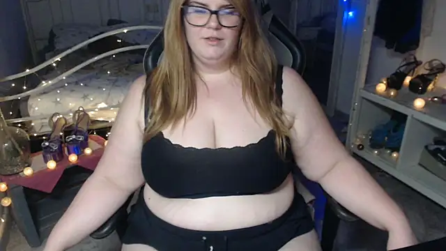 Snapshot of ZoeyLey chatting on 03.15.25 ZoeyLey online show from 03.15.25