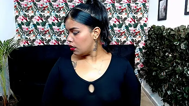 Snapshot of Wendy_Hot_ chatting on 12.28.24 Wendy Hot online show from 12.28.24