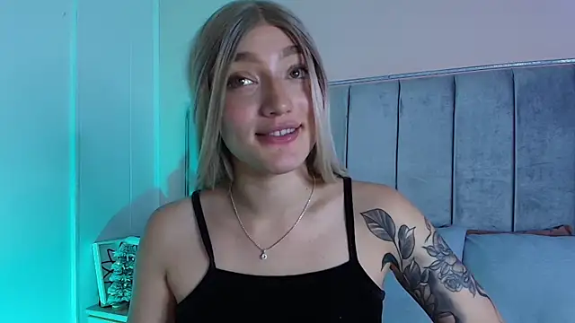 Snapshot of Giaa_Ross chatting on 01.10.25 Giaa Ross online show from 01.10.25
