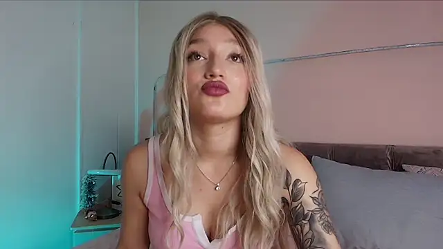 Snapshot of Giaa_Ross chatting on 01.20.25 Giaa Ross online show from 01.20.25
