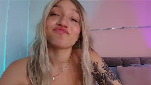 Snapshot of Giaa_Ross chatting on 01.22.25 Giaa Ross online show from 01.22.25