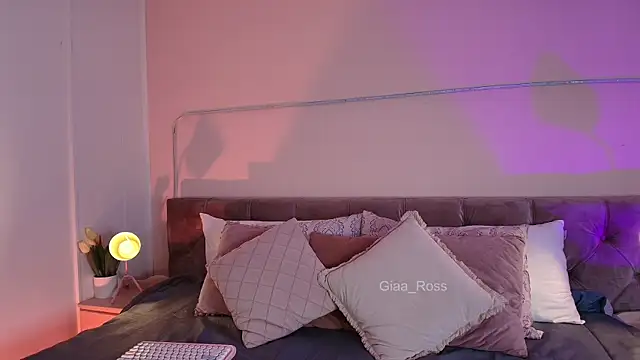 Snapshot of Giaa_Ross chatting on 02.27.25 Giaa Ross online show from 02.27.25