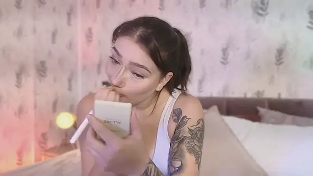 Snapshot of Giaa_Ross chatting on 10.29.25 Giaa Ross online show from 10.29.25