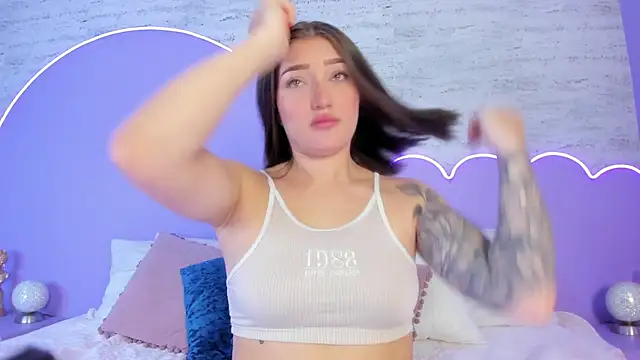 Snapshot of Giaa_Ross chatting on 11.25.25 Giaa Ross online show from 11.25.25