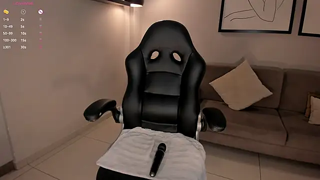 CharlotteCox  online show from 01.21.25