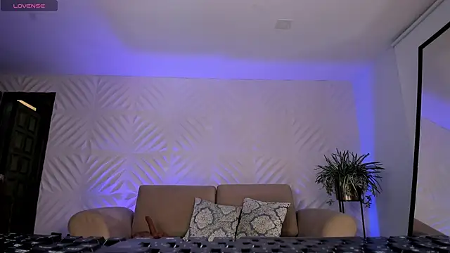 RoxanneHill  online show from 02.19.26