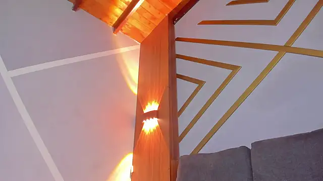 madison little  online show from 12.08.24