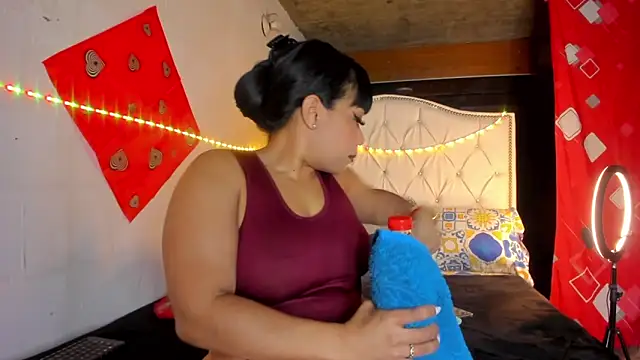 Elettrahot  online show from 02.19.26