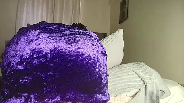 t-NaughtyLicia online show from 01.12.26