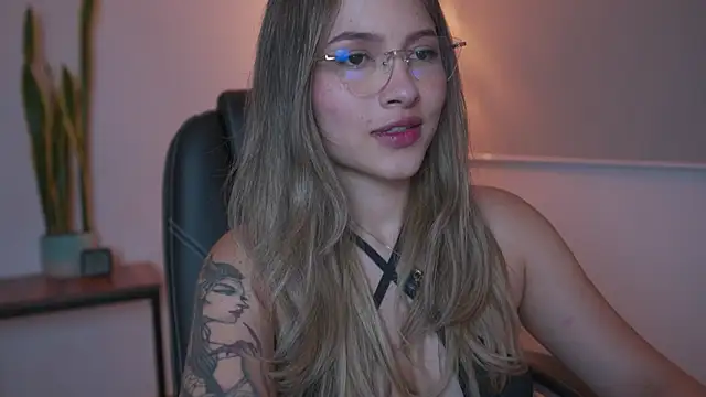 AyraSmith  online show from 03.03.26