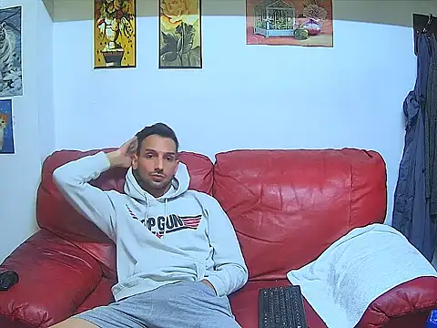 Snapshot of GiorgieUps chatting on 10.07.25 GiorgieUps online show from 10.07.25