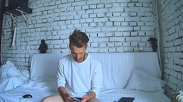 Snapshot of GiorgieUps chatting on 11.09.25 GiorgieUps online show from 11.09.25