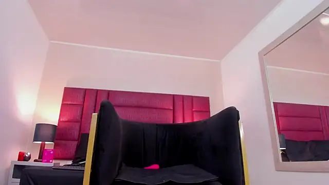 Snapshot of CharlotteScotte chatting on 02.17.26 CharlotteScotte online show from 02.17.26