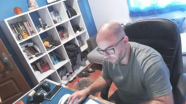 ravingr4d4 online show from 10.13.25