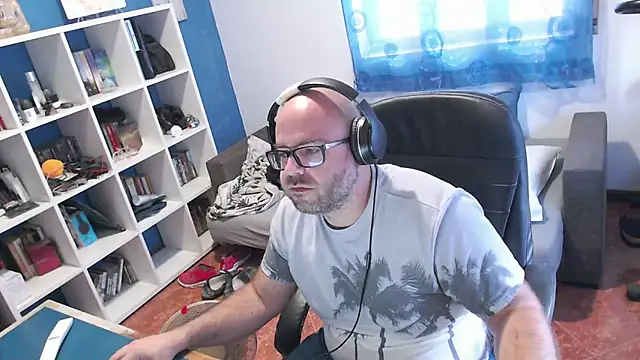 ravingr4d4 online show from 10.16.25