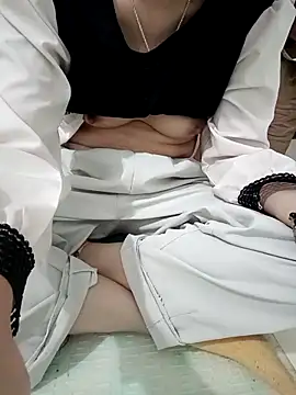 SweetGirl2k2 online show from 10.26.25