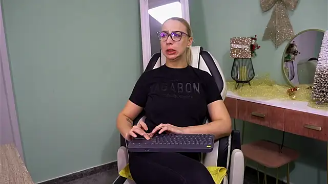 CelineConner online show from 12.21.24