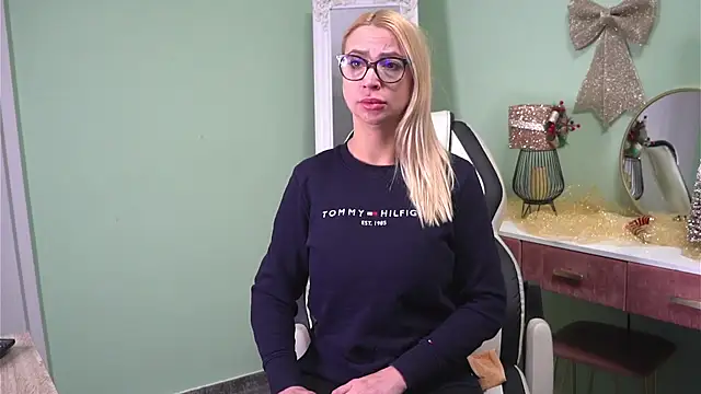 CelineConner online show from 01.03.25