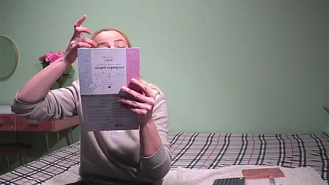 CelineConner online show from 01.12.25