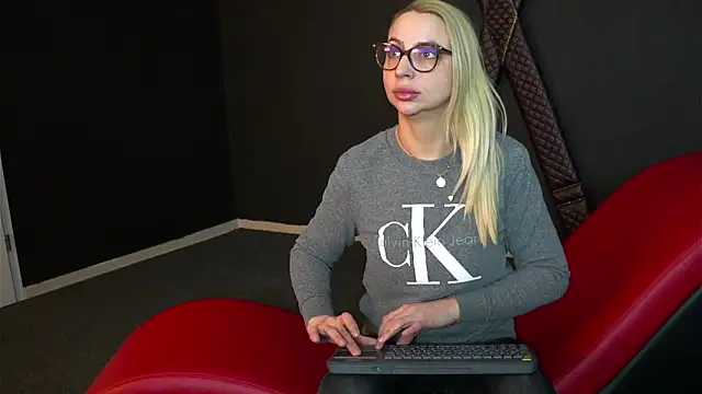 CelineConner online show from 02.11.25