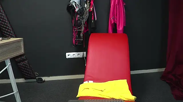 CelineConner online show from 10.10.25