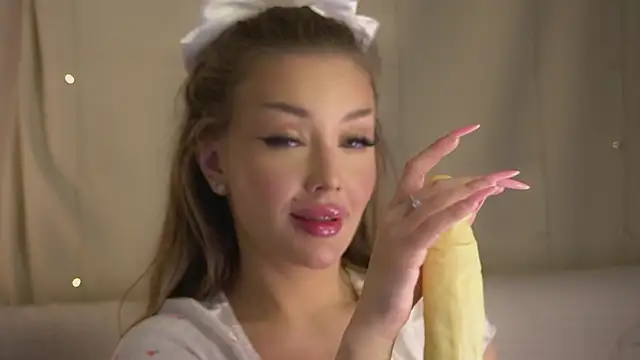 AnnyBangs online show from 09.18.25