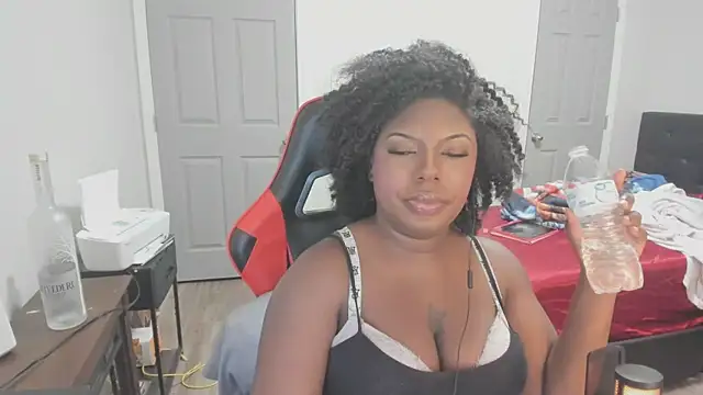 demi xoxo online show from 10.17.25