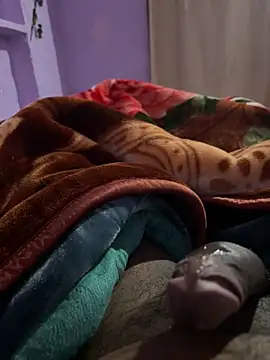 Snapshot of delhiboyz1 chatting on 12.17.25 delhiboyz1 online show from 12.17.25