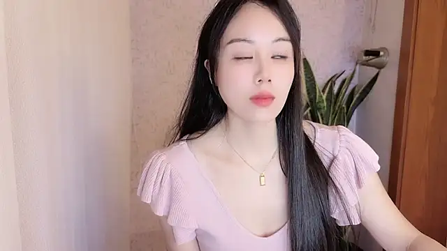 Snapshot of XIAOYU-a chatting on 10.15.25 XIAOYU-a online show from 10.15.25