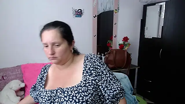 CristialJones  online show from 10.18.25