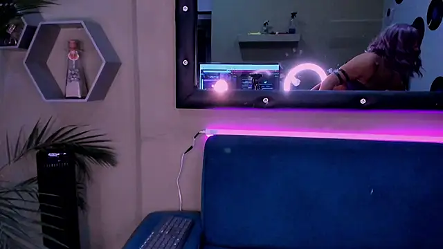 Sussy Bell01 online show from 12.04.24