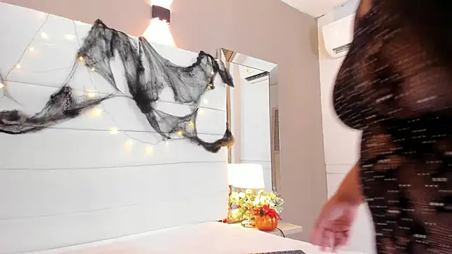 Lilly 2809  online show from 10.22.25