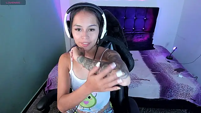 Snapshot of thamaral1 chatting on 01.11.25 thamaral1 online show from 01.11.25