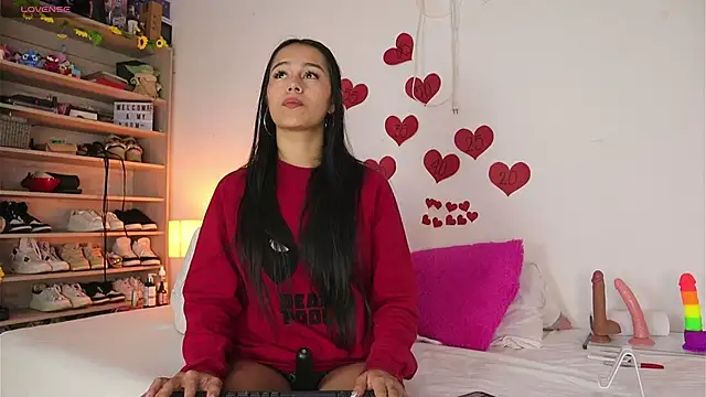 Snapshot of thamaral1 chatting on 03.18.25 thamaral1 online show from 03.18.25