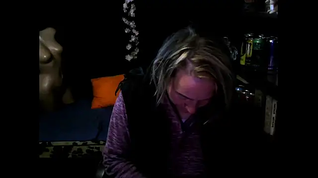 wLESLYMOSw online show from 10.15.25